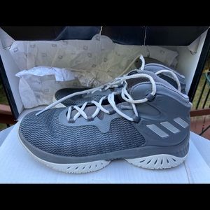 Men’s basketball shoes